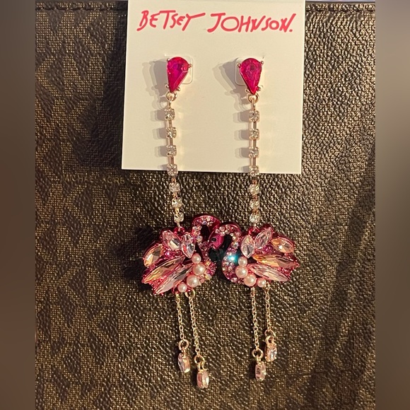 Betsey Johnson Jewelry - 🦩NWT BETSEY JOHNSON BLING FLAMINGO EARRINGS🦩